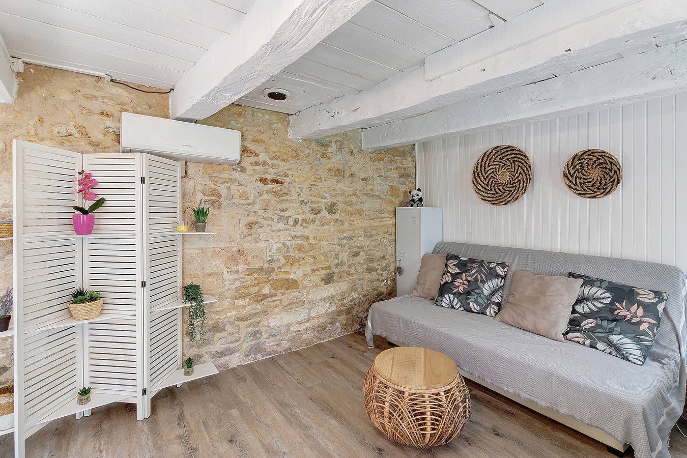 Estudio entero, Estudio «Maison Périgord Noir cerca de Sarlat» con piscina y jardín privado in La Dornac, Périgord Noir