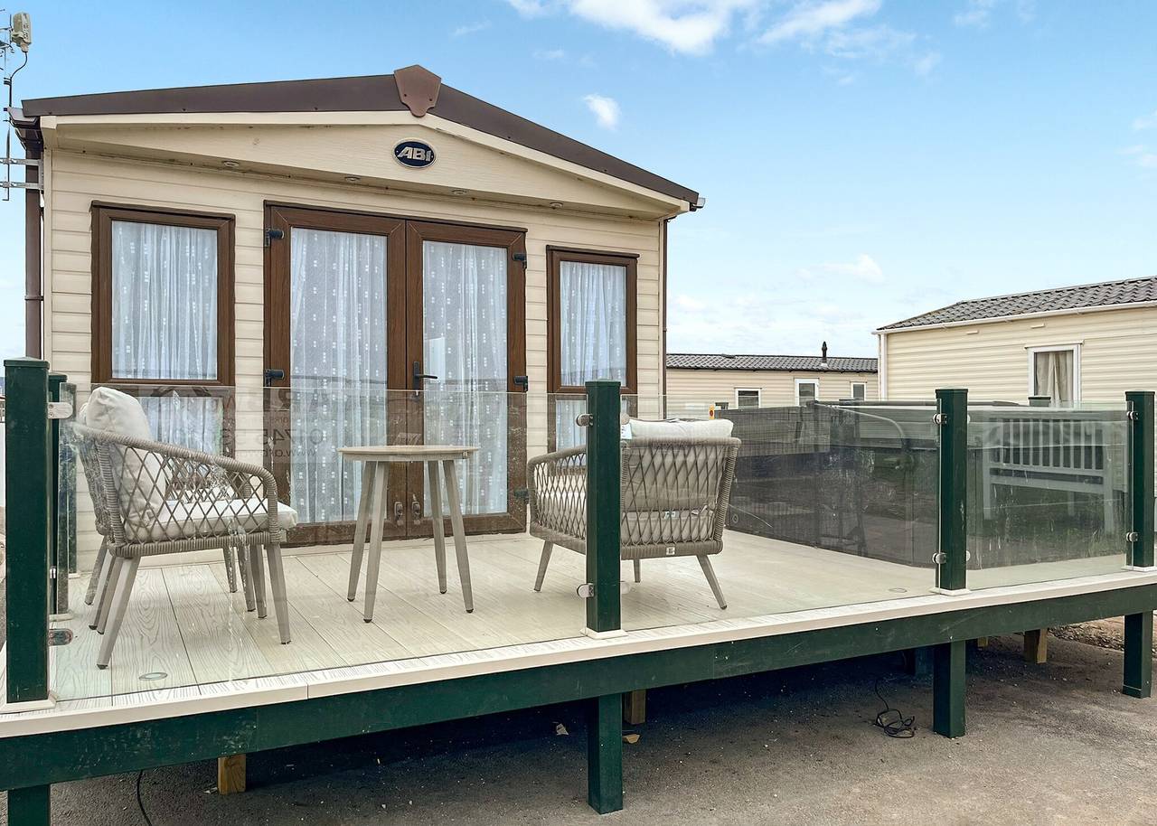 Platinum 4+2 Hot Tub in Towyn, Conwy region