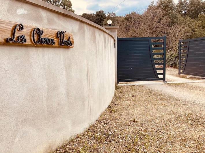 Gîte pour 2 personnes, avec vue ainsi que jardin et piscine, animaux acceptés à Labastide-de-Virac - 4