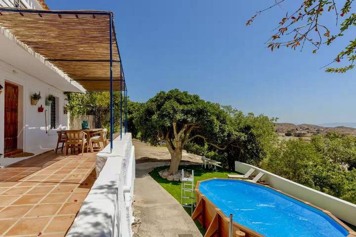 Casa de vacaciones para 10 personas, con piscina además de vistas y jardín - 1