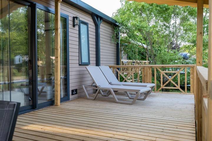 Caravane pour 6 personnes, avec terrasse et balcon/terrasse à Coëx - 3