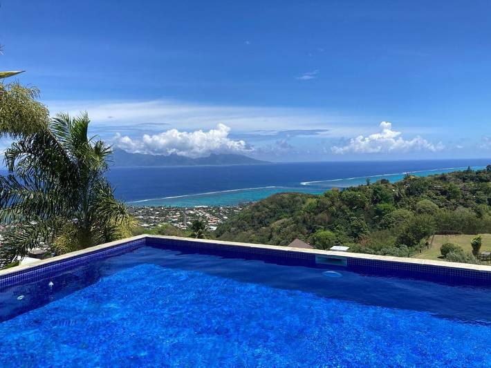 Chambre d’hôte pour 2 personnes, avec piscine ainsi que terrasse et vue