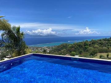 Chambre d’hôte pour 2 personnes, avec piscine ainsi que terrasse et vue dans Punaauia