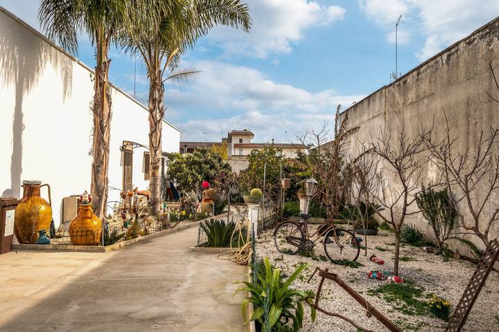 Holiday Home 'Villa Salento' close to Historic Centre with Garden in Cellino San Marco, Salento
