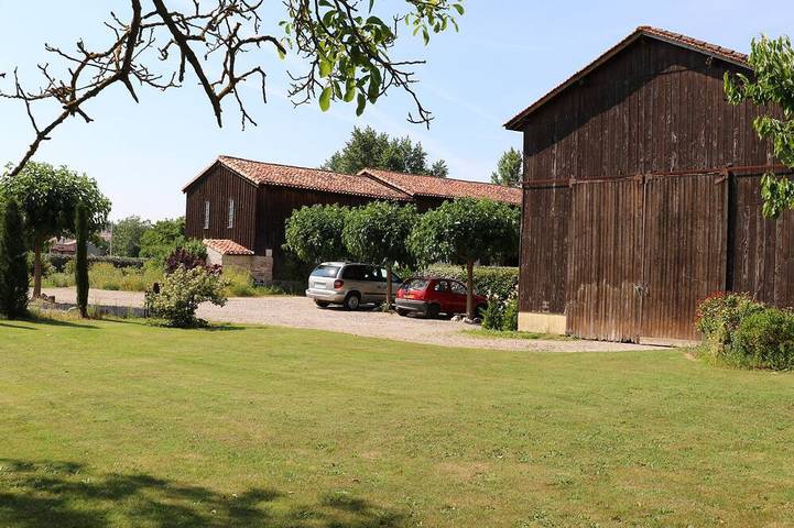Belle case settecentesche con angolo cottura sulle rive del fiume Lot in Clairac, Marmande e dintorni