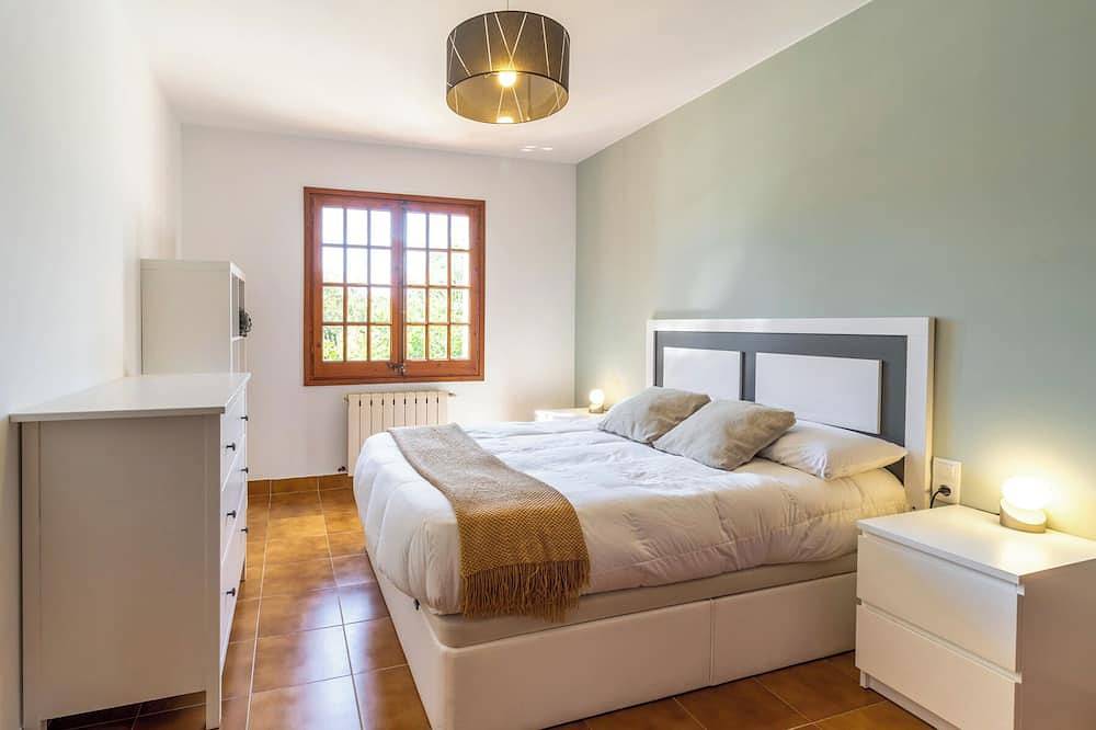 Ca la Goyi: piscina, sala de juegos, petanca, futbolín, ping-pong...Todo en uno. in Caldas de Malavella, Costa Brava