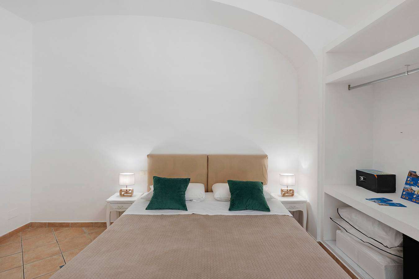 Sorrentina Guest House – Junior Suite 1 with Balcony and Wi-Fi in Spiaggia pubblica di Sorrento, Sorrento