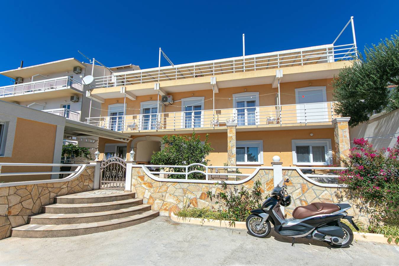 Ganze Wohnung, Apartments with parking space Gradac, Makarska - 5198 in Gradac, Makarska Riviera