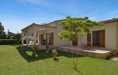 Gîte pour 6 personnes, avec terrasse et piscine à Tarascon