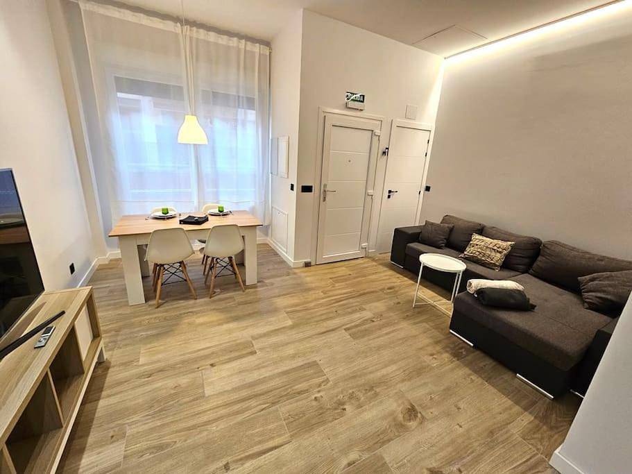 Apartamento entero, Two-Bedroom Apartment in Pamplona, Provincia de Navarra
