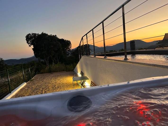 Location de vacances pour 14 personnes, avec sauna et vue ainsi que piscine et jardin, animaux acceptés à Bastelicaccia - 3