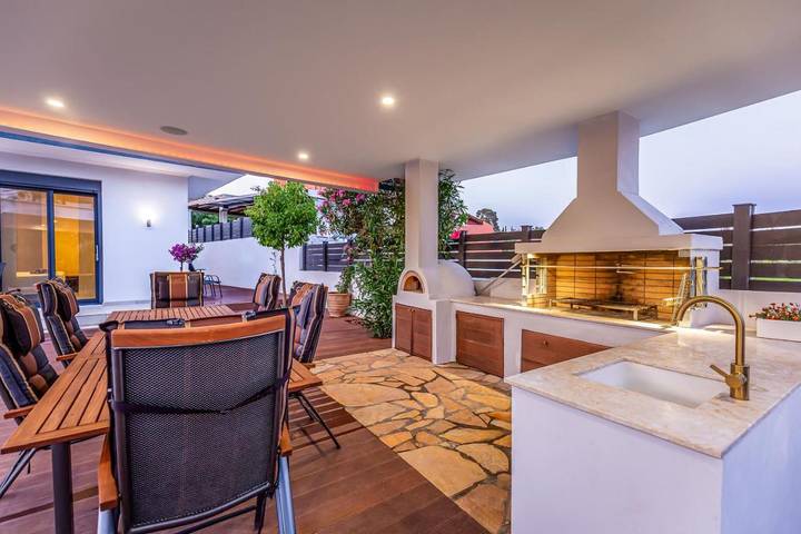 Ολόκληρο το διαμέρισμα, Three-Bedroom House in Άγιο Ιωάννη (Κέρκυρα), Κέρκυρα