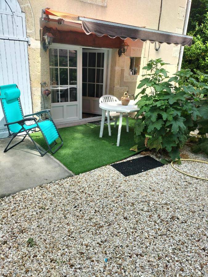 Chambre d’hôte pour 2 personnes, avec jardin ainsi que piscine et vue en Charente-Maritime