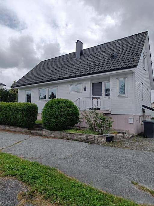 Feriehus for 7 personer, med Terrasse og Hage i Stavanger 