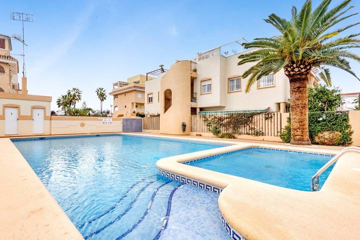 Ganze Wohnung, Ferienwohnung 'Casa Molins' mit Gemeinschaftspool, privater Terrasse und Wlan in El Palmar, Costa Blanca
