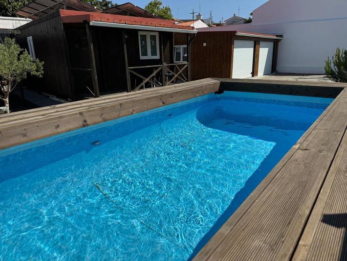 Gîte pour 4 personnes, avec terrasse ainsi que piscine et jardin dans Serra De El Rei