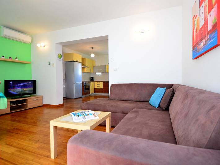 Gîte pour 5 personnes, avec terrasse et jardin à Tribunj - 4