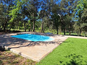 Casa rural para 8 personas, con jardín además de piscina y vistas, Se admiten mascotas en Osona