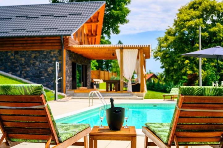 Ferienhaus für 6 Personen, mit Pool und Sauna sowie Garten und Whirlpool