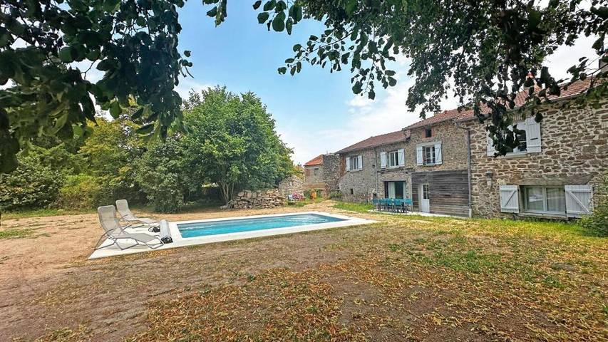 Location de vacances pour 8 personnes, avec Terrasse ainsi que Jardin et Piscine à Bessines-sur-Gartempe