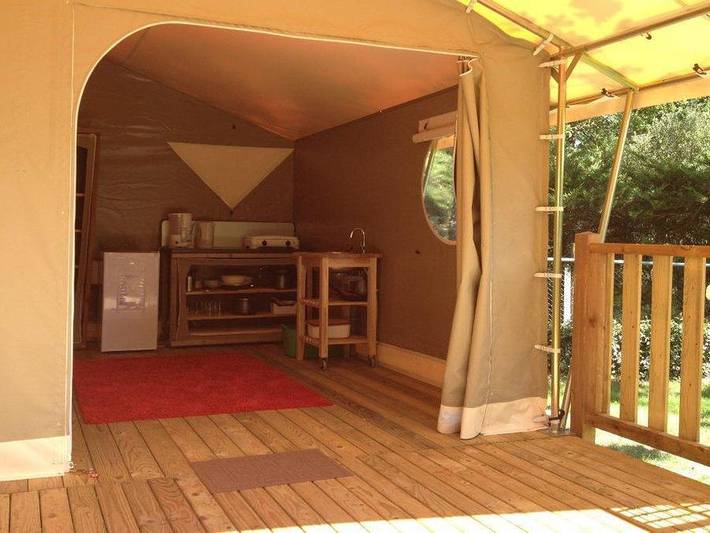 Flower Camping Saint Lambert - Tente en toile et en bois 4 personnes - Lodge Canada in Millau, Parc naturel régional des Grands Causses