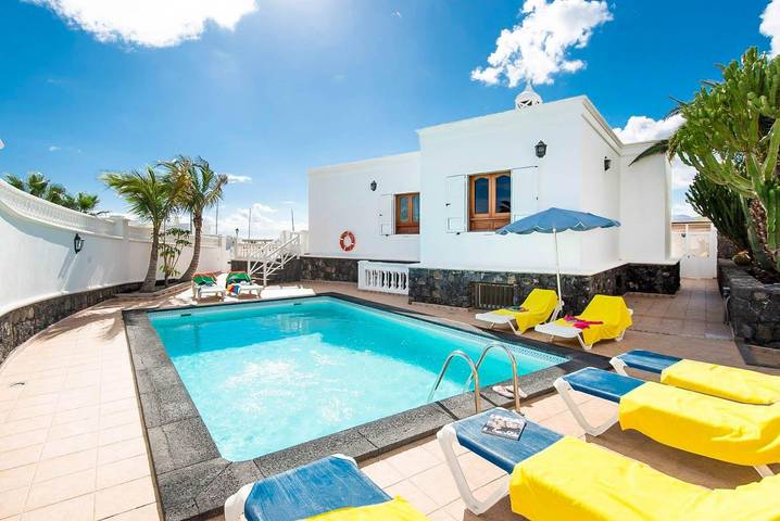 Villa voor 8 personen, with Uitzicht op zee and Balkon as well as Terras and Tuin in Puerto Calero