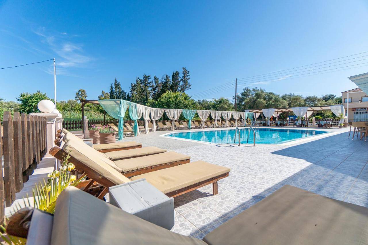 Saint Peter Bay Aparthotel in Kavos, Corfou