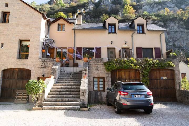 Gîte pour 4 personnes, avec Terrasse et Piscine