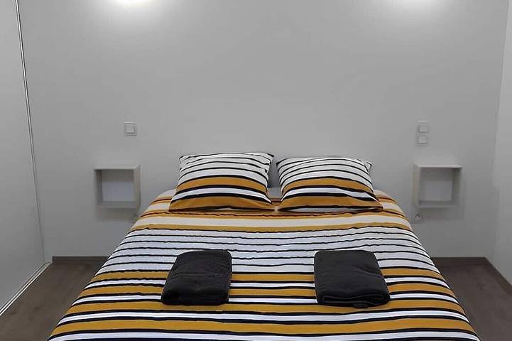 Location de vacances pour 8 personnes, avec terrasse et jardin dans Tresbœuf - 4