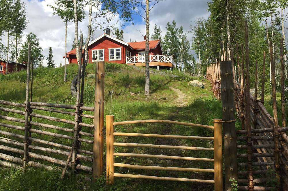Mountain Getaway for Eight in Ottsjö, with lake views in Ottsjö, Jämtland