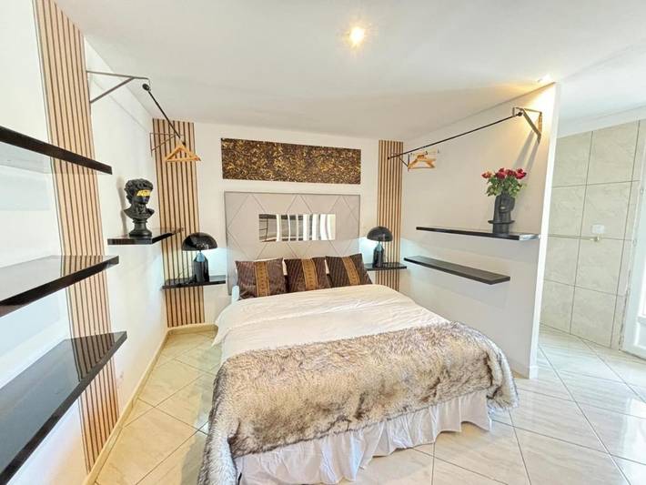 Gîte pour 7 personnes, avec jardin ainsi que terrasse et piscine, animaux acceptés dans Plage Camp Long - 2