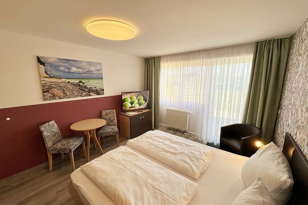 Ganze Wohnung, Wohnung 03 mit Terrasse und Boddenblick - Mr: Haus Inselperle mit Blick auf den in Alt Reddevitz, Mönchgut