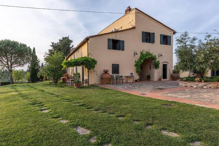 Agriturismo per 5 persone, con Terrazza e Giardino nonché Piscina e Panorama a San Casciano in Val di Pesa