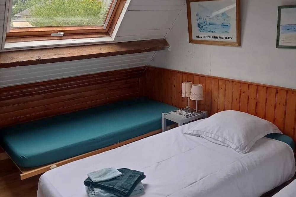 Family home on the Breton Crozon Peninsula, dogs welcome, view on the sea in Lanvéoc, Châteaulin und Umgebung