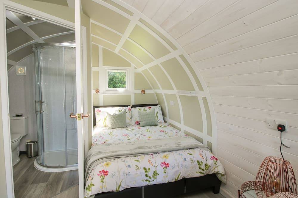 Cherry Pod, pet friendly, character holiday cottage in Meole Brace in Shrewsbury, Shropshire