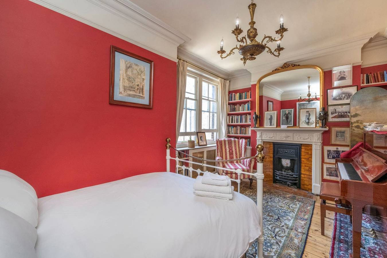 Entire apartment, The Grand Old Boy - Marylebone - by Frankie Says in London, South East England