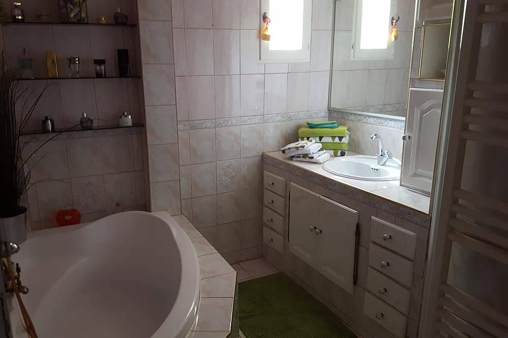 Avignon, freistehende Villa von 110m2 mit privatem Pool, Ball-Feld .. in Sorgues, Vaucluse