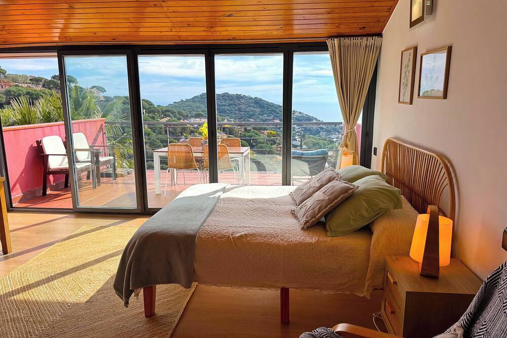 Entire apartment, In Cabrils (Barcelona at 20 km). Apartment with sea view, pool and very quiet in Cabrils, Costa del Maresme