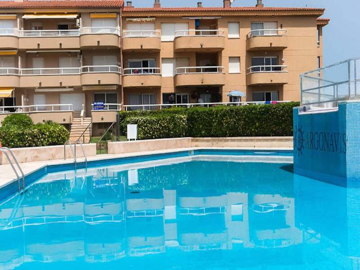 Location de vacances pour 4 personnes, avec terrasse et piscine, adapté aux familles à Els Griells