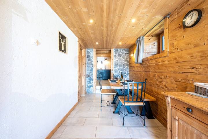 Apartamento entero, Apartamento 'La Bergerie' con vistas a la montaña, terraza privada y Wi-Fi in La Giettaz, Albertville region