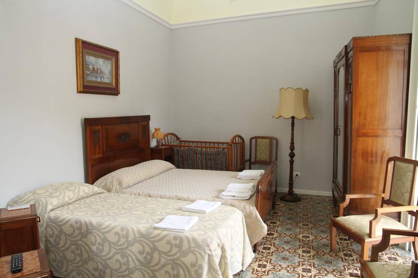 Apartamento entero, Apartamento espacioso en Modica con balcón in Modica (town), Módica