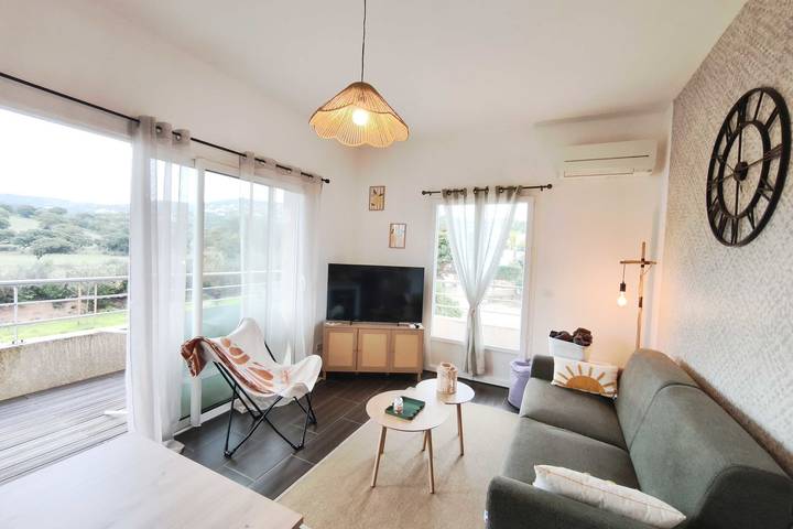 Ferienwohnung für 4 Personen, mit Terrasse in Albitreccia