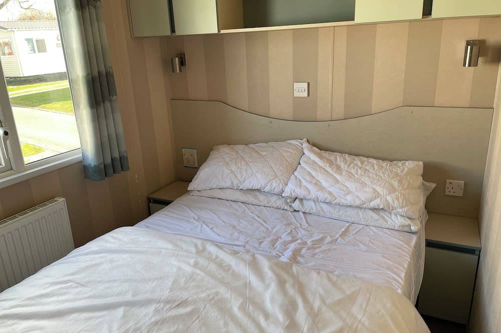 Snapdragon 3 bedroom dog friendly caravan on Rockley Park, Poole Harbour, Dorset in Poole, Poole Harbour