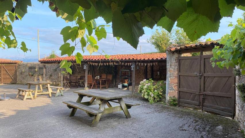 Hotel para 2 personas, con vistas y jardín en Parres - 2