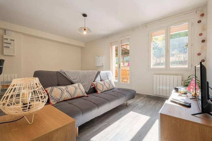 Gîte pour 3 personnes, avec Terrasse à Châtillon-en-Michaille