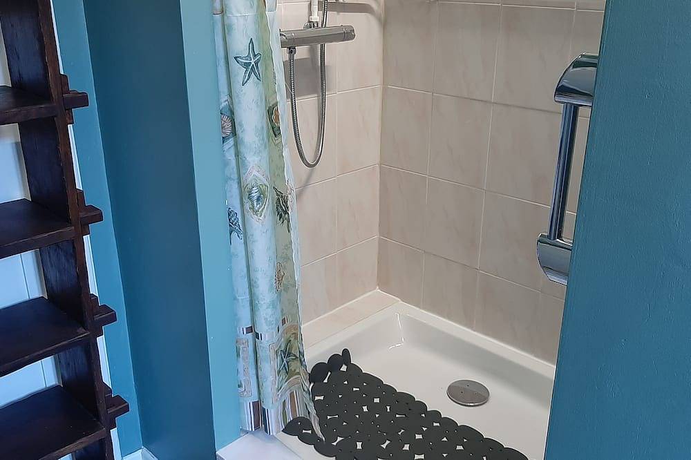 Entire apartment, Large charming studio in Cordes-sur-Ciel, Albi region