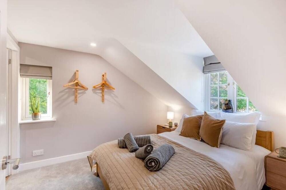 Entire apartment, Leck Beck Loft one bed luxury apartment, private garden, dining area & Hot Tub. in Lancashire