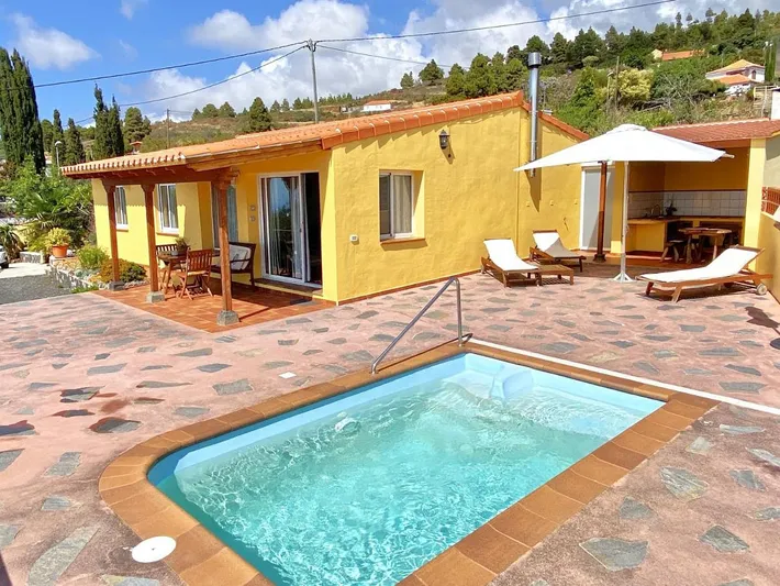 Casa de vacaciones para 6 personas, con vistas además de jardín y piscina - 1