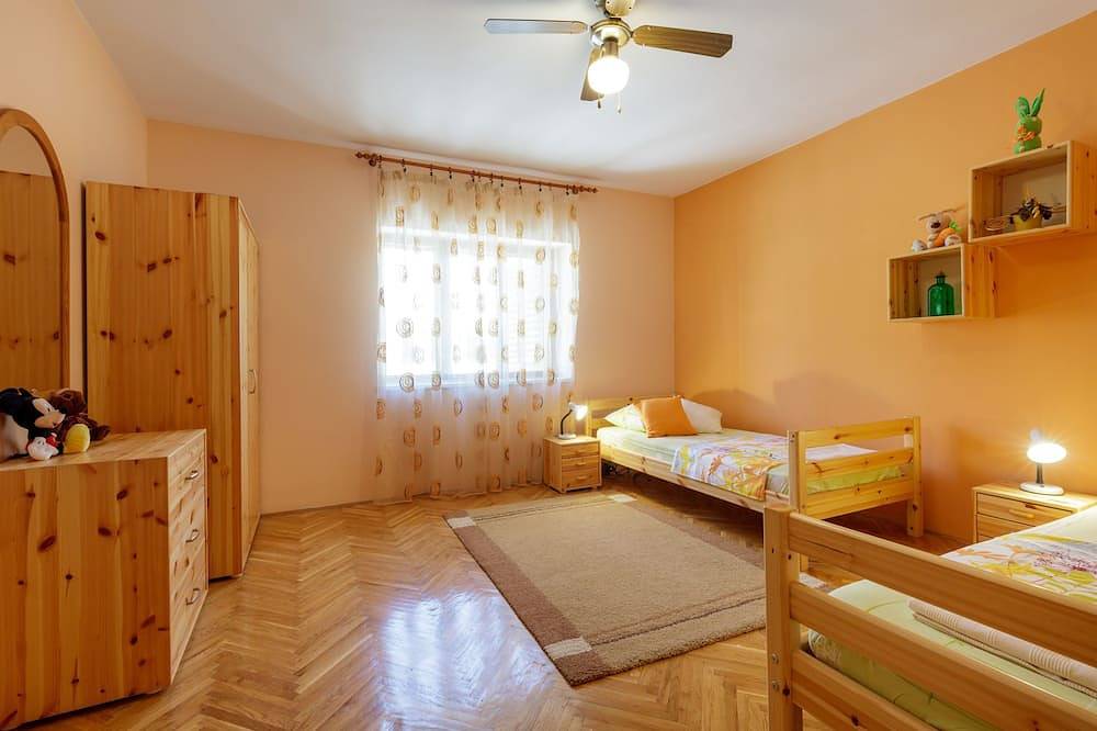 Holiday house with large terrace near sea in Podstrana, Split-Dalmatien