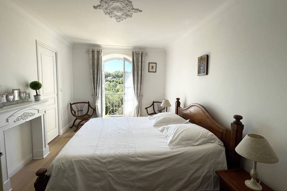 Grande villa familiale climatisée avec piscine privée en Provence Côte d’Azur in Le Rouret, Côte méditerranéenne (France)